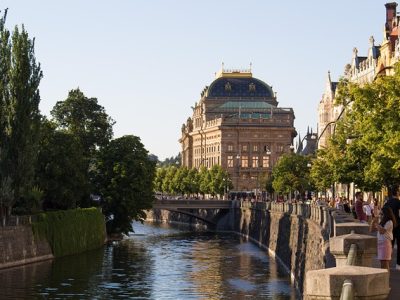 Etä: Tšekin alkeiskurssi verkossa